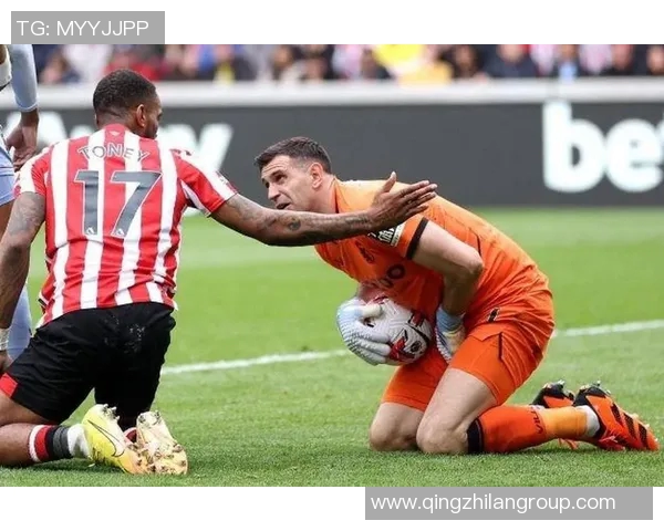 亨特膝盖受伤缺席下半场阿特金森称不必冒险继续比赛