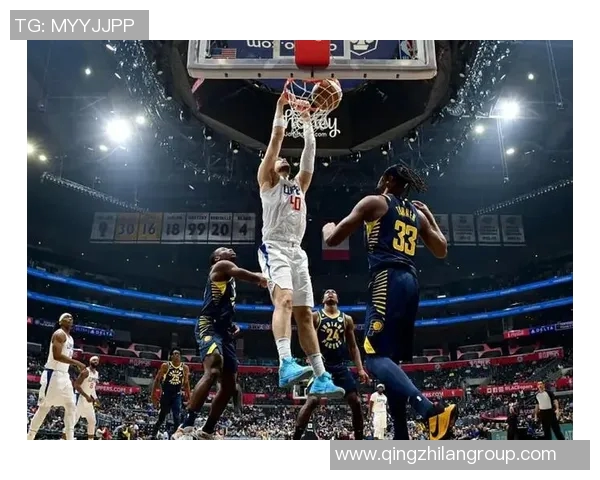 库兹马半场表现出色7投4中贡献11分2篮板2助攻展现强大实力